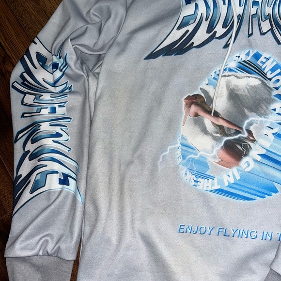 Very nice graphic hoodie ! Great quality and never worn! - Picture 5 of 5